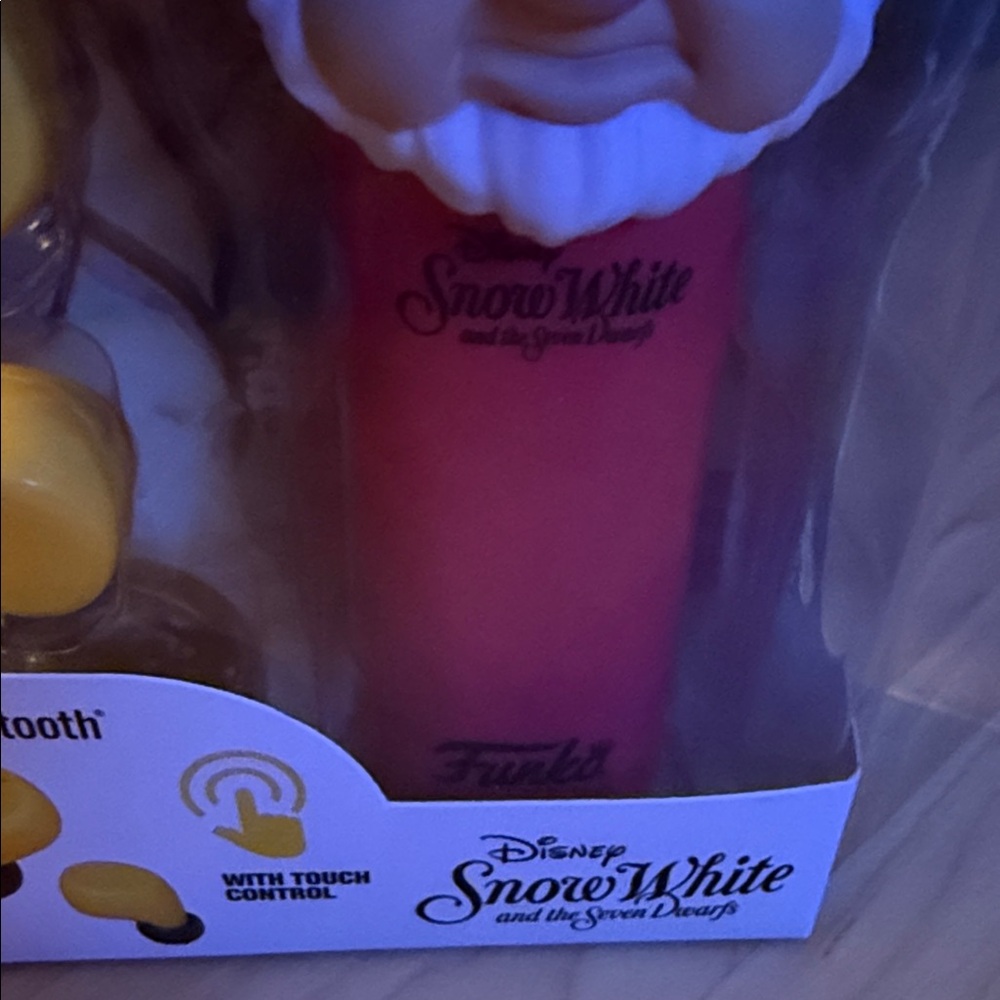 Funko Pop! Grumpy Wireless Earbuds - Red and Yellow - Picture 6 of 10
